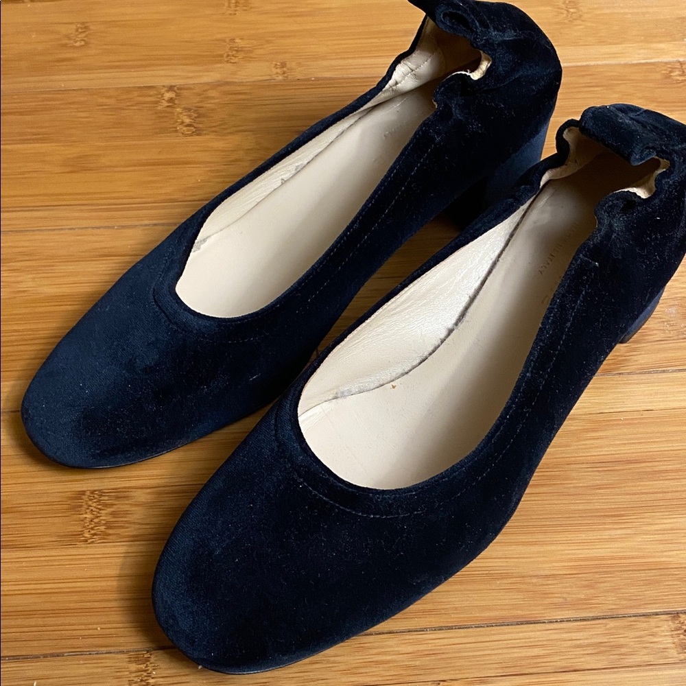Beautiful velvet Everlane navy day heels